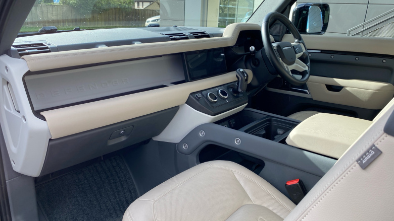 Land Rover Defender 3.0 D250 SE 90 3dr Auto Diesel Estate